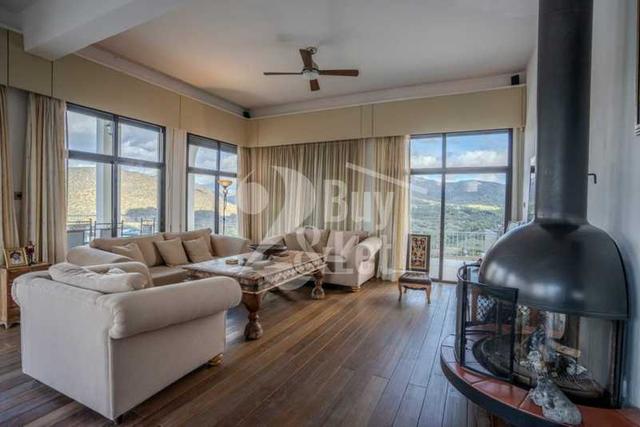 7-bedroom villa to rent: https://www.bazaraki.com/adv/5791481_7-bedroom-villa-to-rent (www.bazaraki.com)