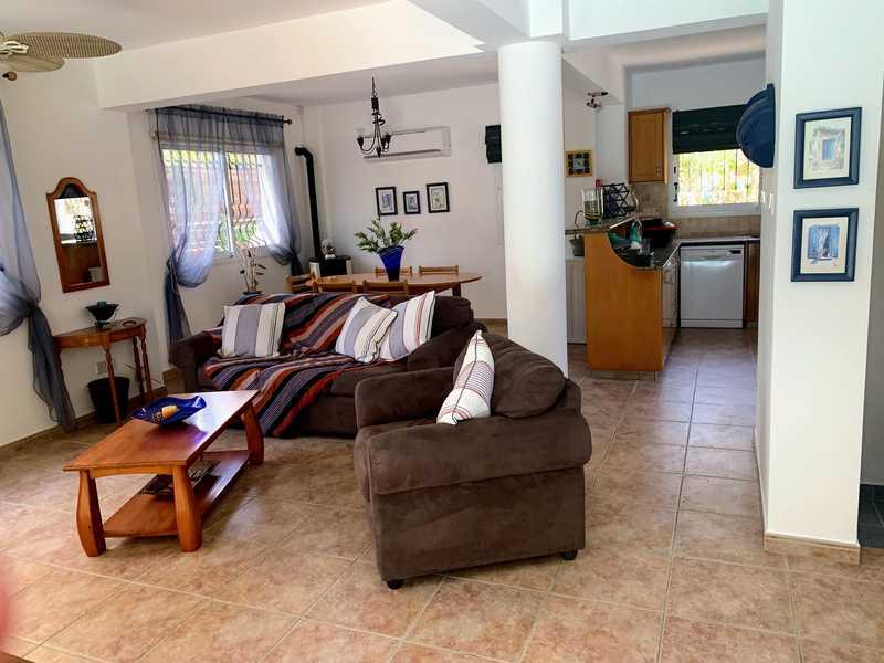 3-bedroom detached house to rent: https://www.bazaraki.com/adv/5796968_3-bedroom-detached-house-to-rent (www.bazaraki.com)