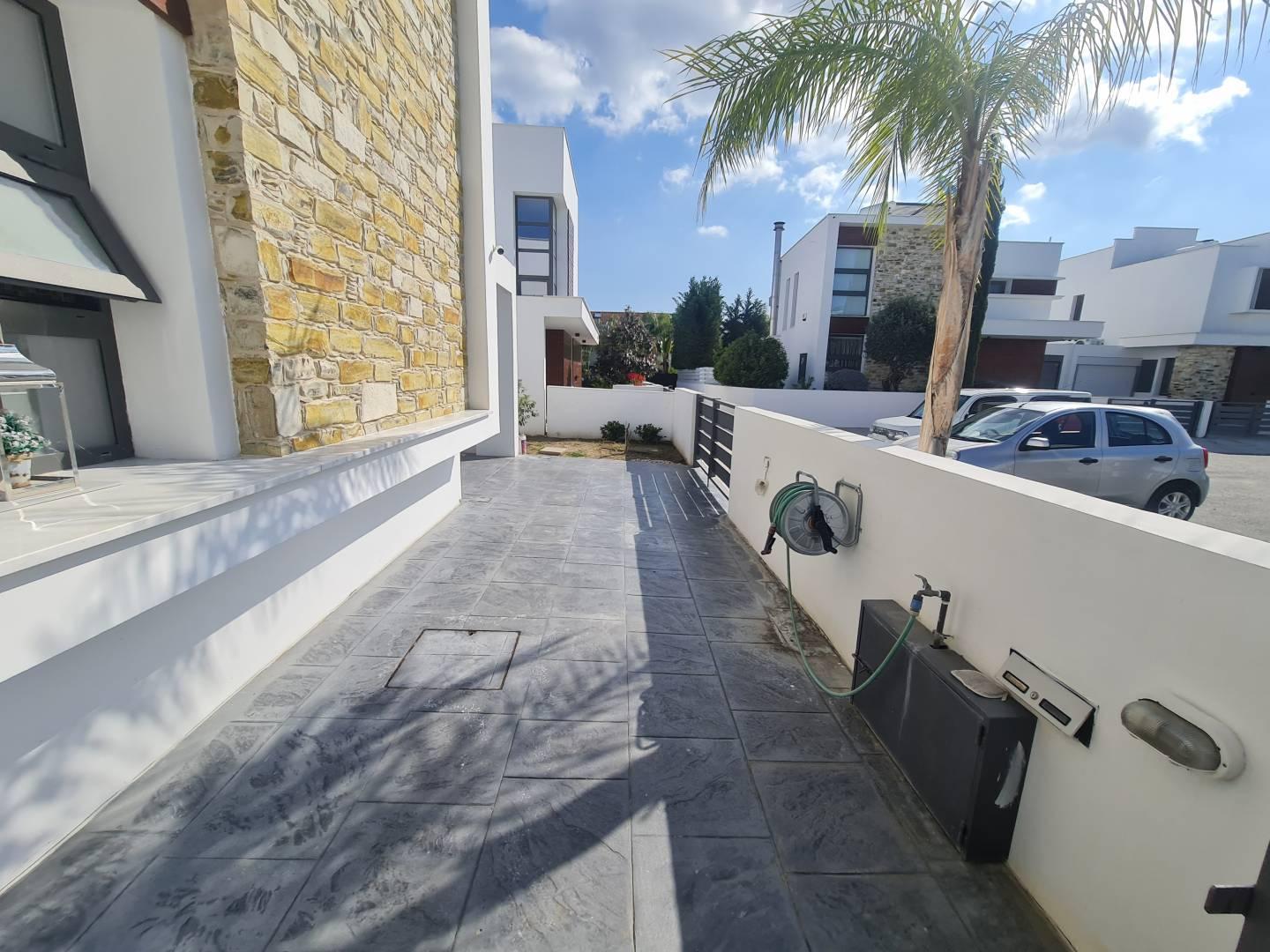 New 4-bedroom villa in Larnaca №153333: https://dom.com.cy/en/catalog/rent/153333/ (dom.com.cy)