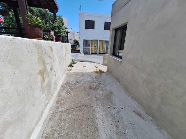 2-bedroom semi-detached to rent: https://www.bazaraki.com/adv/5794561_2-bedroom-semi-detached-to-rent (www.bazaraki.com)