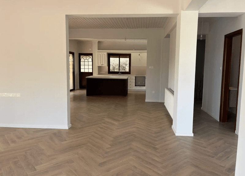 5-bedroom villa for sale: https://www.bazaraki.com/adv/5797055_5-bedroom-villa-for-sale (www.bazaraki.com)