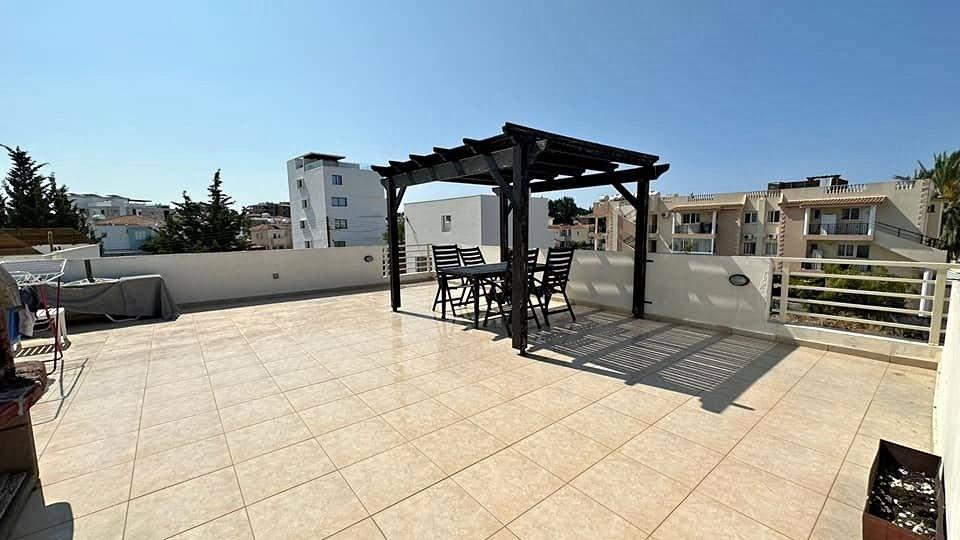 2-Bedroom Apartment in Universal with Roof Terrace!: https://www.facebook.com/marketplace/item/1186381653231128 (www.facebook.com)