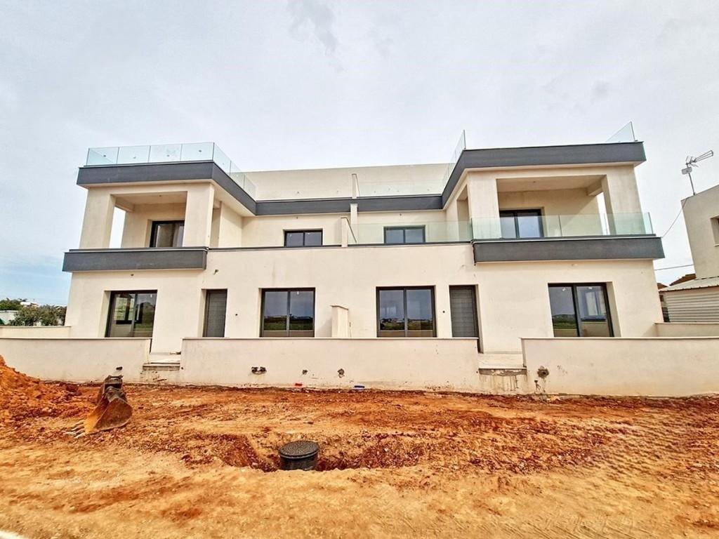 2 Bedroom Flat For Sale: https://www.zyprus.com/property/39387/2-bedrooms-apartment-flat-in-liopetri-famagusta (www.zyprus.com)