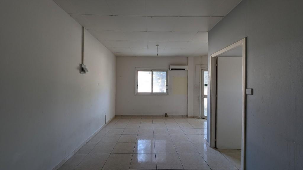Residential Building 362 SQM For Sale: https://www.zyprus.com/property/39148/9-bedrooms-building-residential-building-in-kaimakli-nicosia (www.zyprus.com)