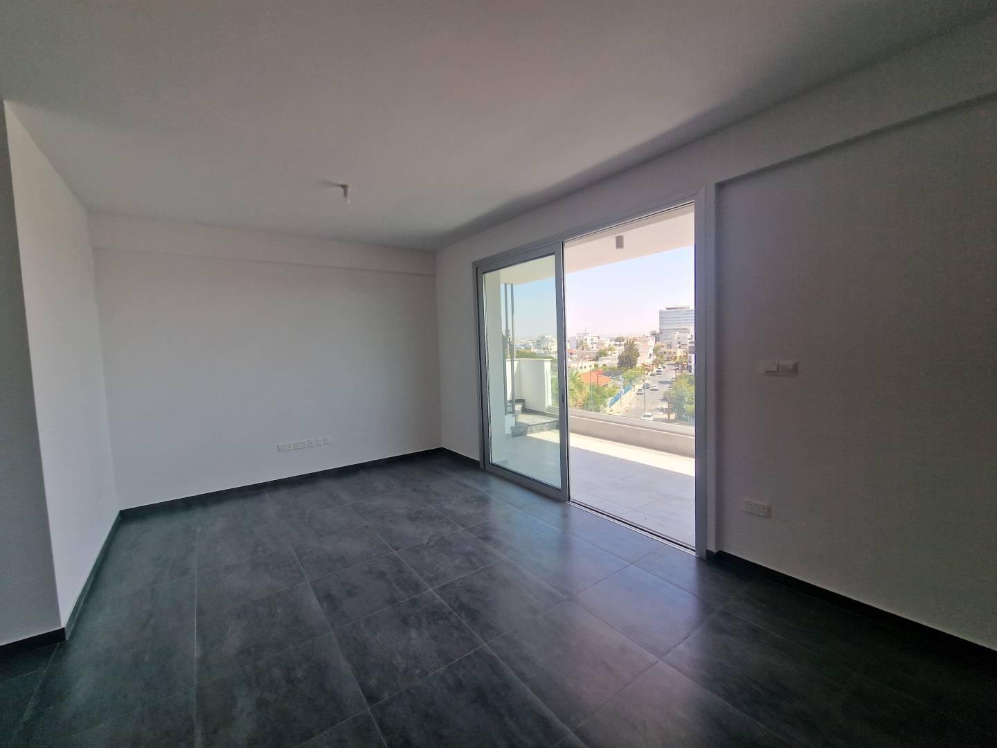 New 2-bedroom penthouse in Larnaca № 153914: https://dom.com.cy/en/catalog/sale/153914/ (dom.com.cy)