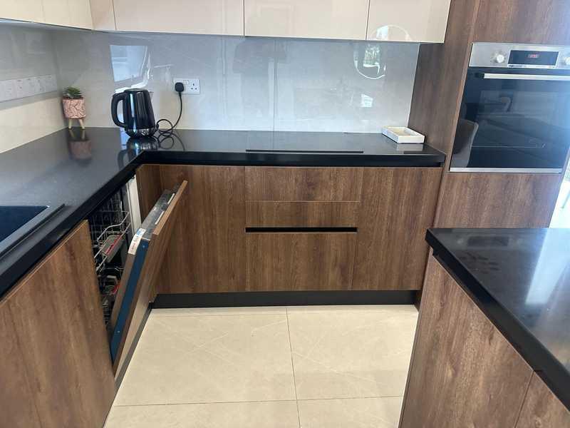3-bedroom penthouse to rent: https://www.bazaraki.com/adv/5796472_3-bedroom-penthouse-to-rent (www.bazaraki.com)
