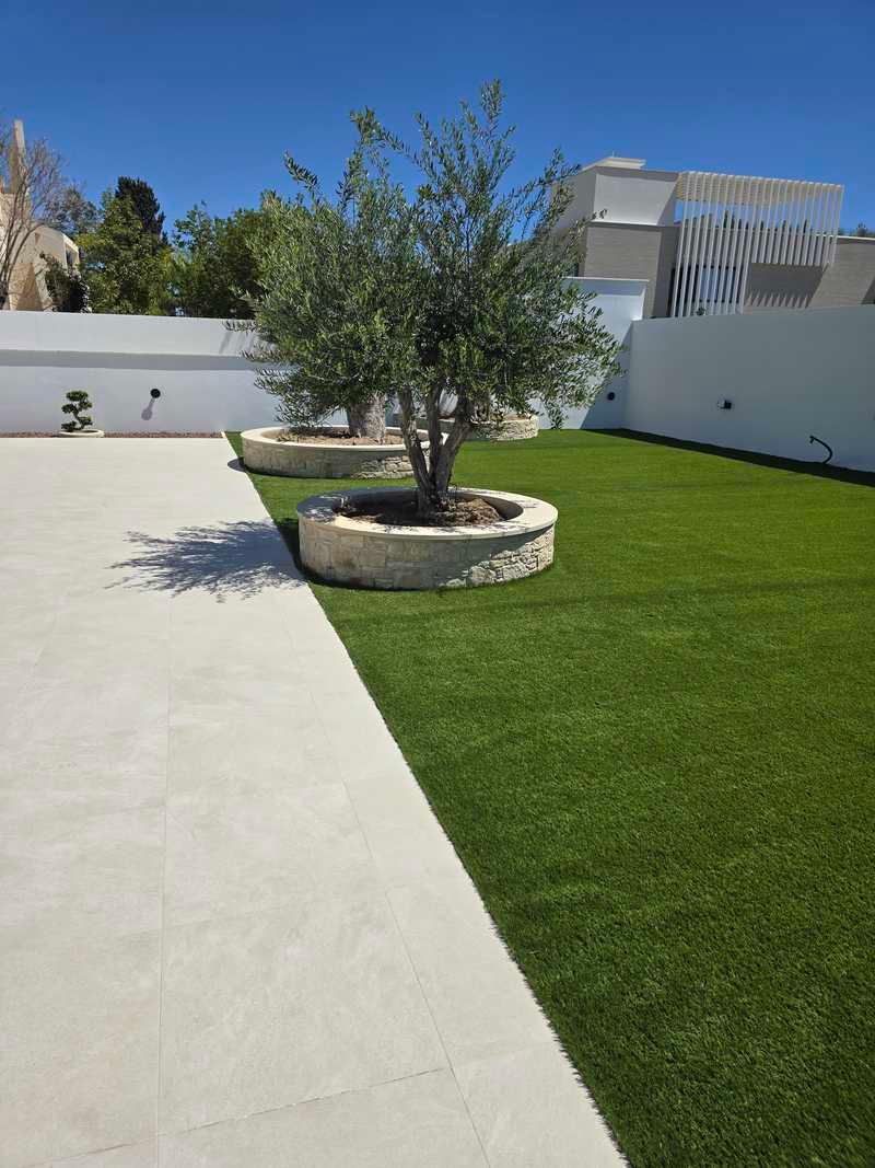  5-bedroom villa to rent: https://www.bazaraki.com/adv/5787190_5-bedroom-villa-to-rent (www.bazaraki.com)