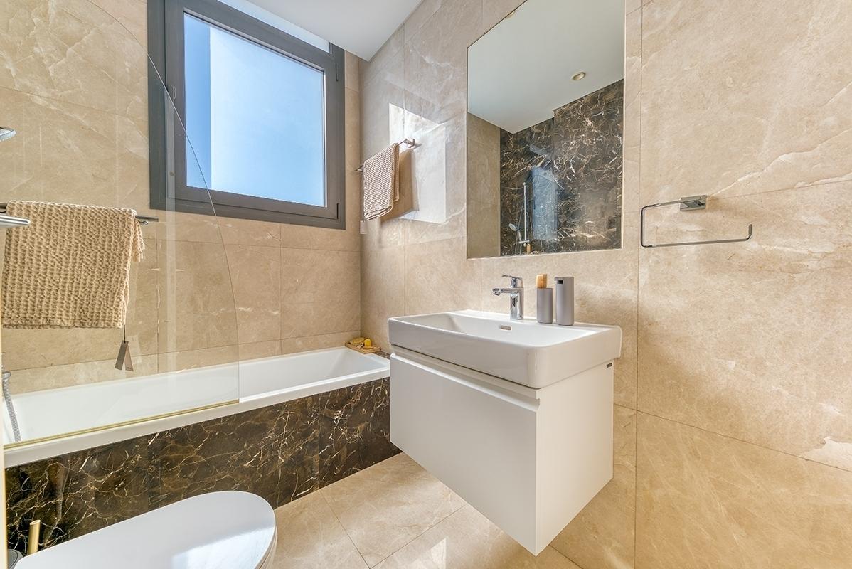 4-bedroom penthouse in Limassol №150196: https://dom.com.cy/en/catalog/rent/150196/ (dom.com.cy)