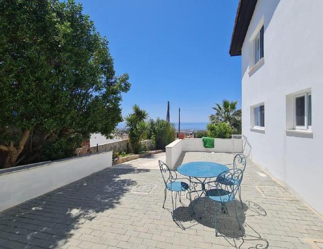 6-bedroom villa in Paphos № 153166: https://dom.com.cy/en/catalog/sale/153166/ (dom.com.cy)