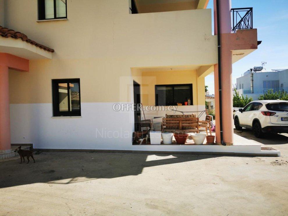 Two bedroom ground floor apartment with nice yard in Makedonitissa: https://www.offer.com.cy/en/two-bedroom-ground-floor-apartment-with-nice-yard-in-makedonitissa/21-815862/ (www.offer.com.cy)