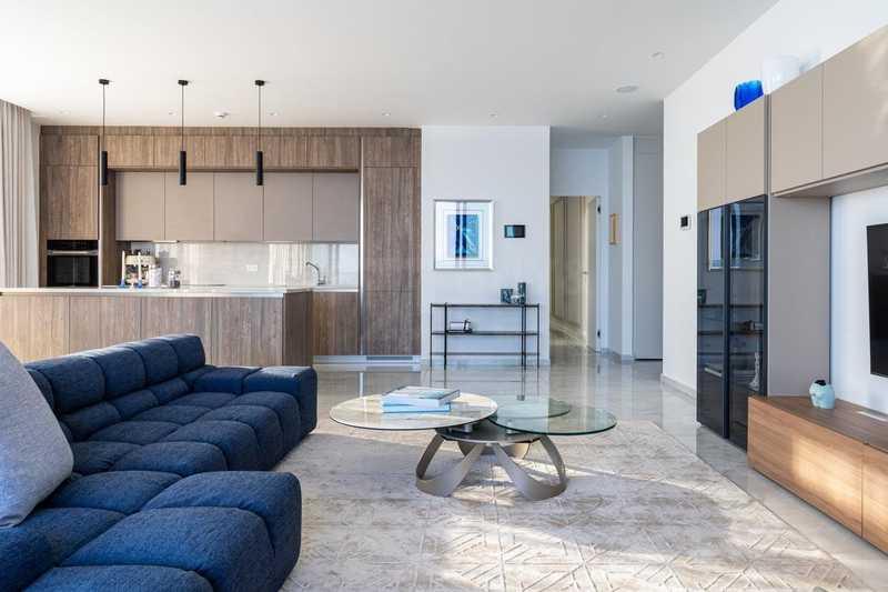 5-bedroom apartment to rent: https://www.bazaraki.com/adv/5797377_5-bedroom-apartment-to-rent (www.bazaraki.com)