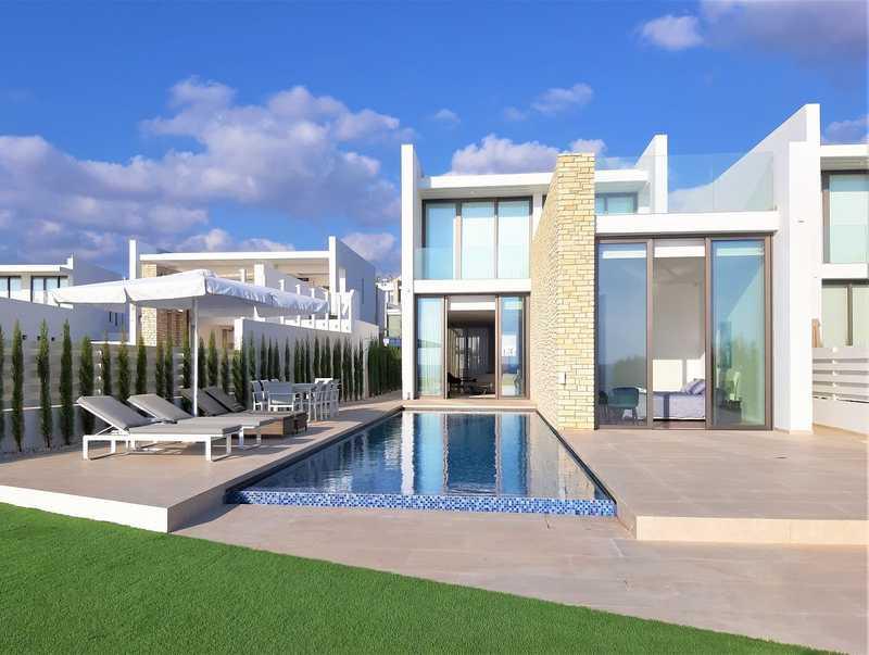 4-bedroom villa to rent: https://www.bazaraki.com/adv/5799360_4-bedroom-villa-to-rent (www.bazaraki.com)
