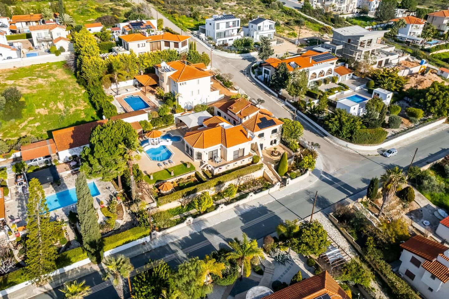 5-bedroom apartment in Paphos №152852: https://dom.com.cy/en/catalog/rent/152852/ (dom.com.cy)