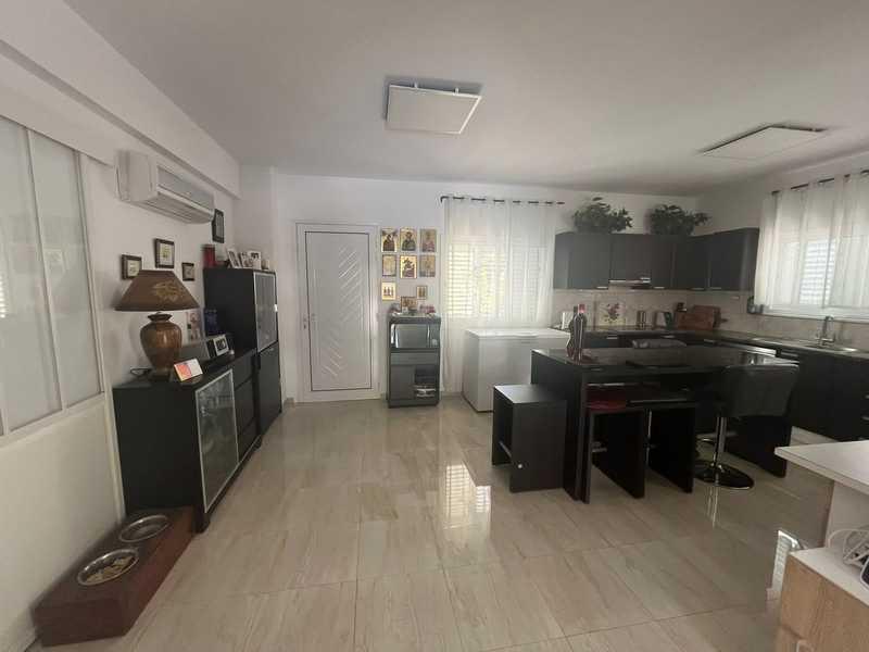 4-bedroom villa to rent: https://www.bazaraki.com/adv/5793414_4-bedroom-villa-to-rent (www.bazaraki.com)