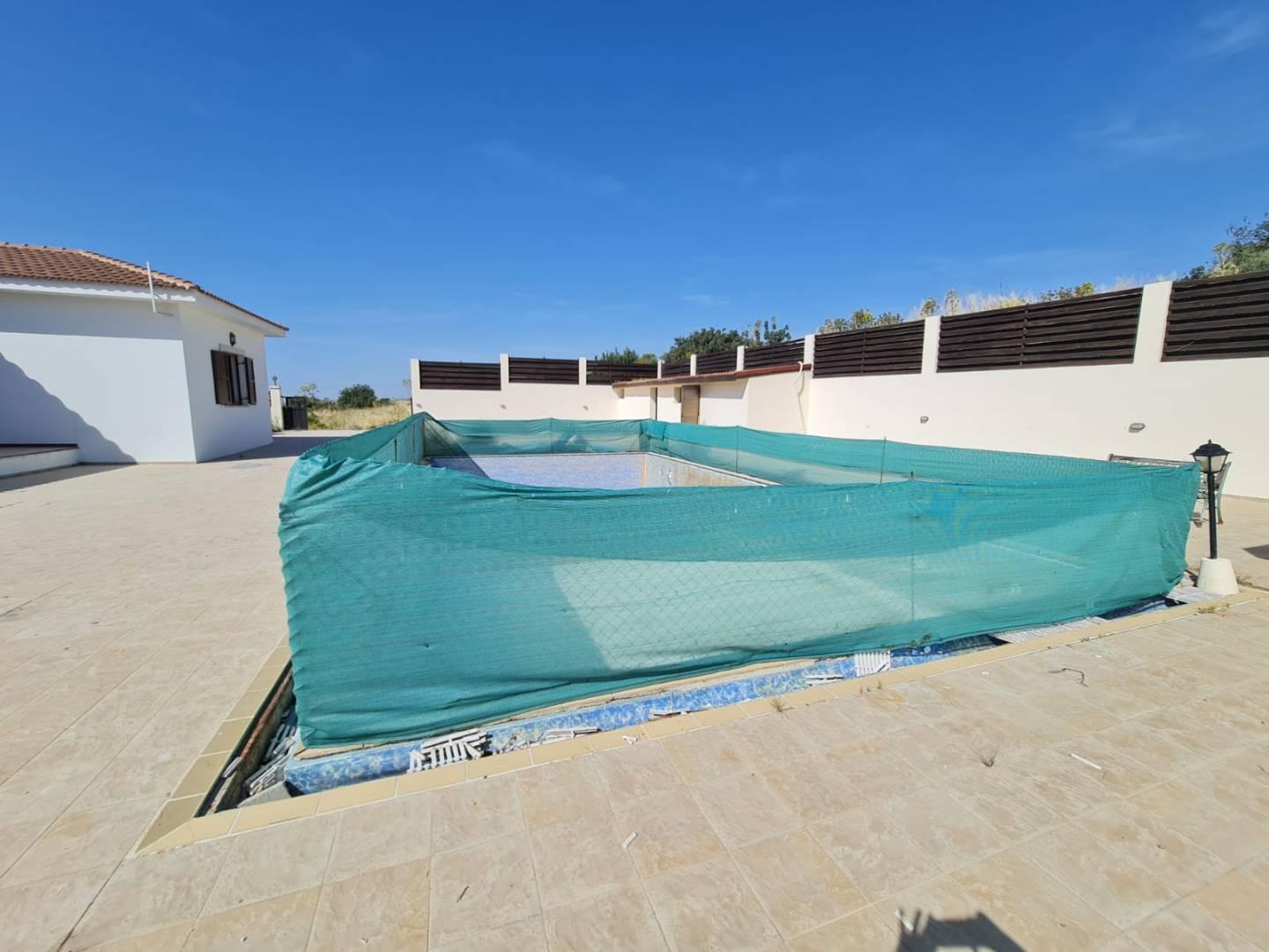 5-bedroom villa in Larnaca № 153151: https://dom.com.cy/en/catalog/sale/153151/ (dom.com.cy)