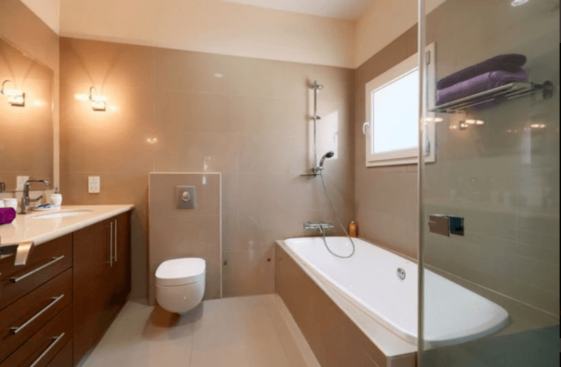 6-bedroom villa for sale: https://www.bazaraki.com/adv/5792775_6-bedroom-villa-for-sale (www.bazaraki.com)