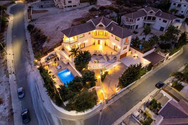 6-bedroom detached house for sale: https://www.bazaraki.com/adv/5787353_6-bedroom-detached-house-for-sale (www.bazaraki.com)