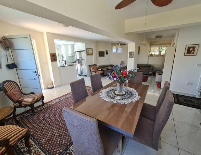 6-bedroom villa in Paphos № 153166: https://dom.com.cy/en/catalog/sale/153166/ (dom.com.cy)