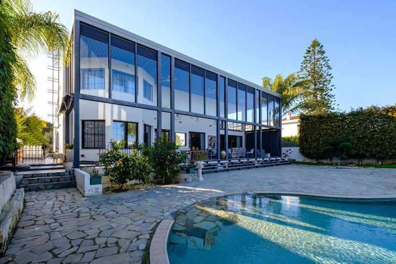 5-bedroom detached house for sale: https://www.bazaraki.com/adv/5799759_5-bedroom-detached-house-for-sale (www.bazaraki.com)