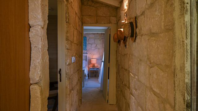 6-bedroom villa in Larnaca № 153177: https://dom.com.cy/en/catalog/sale/153177/ (dom.com.cy)