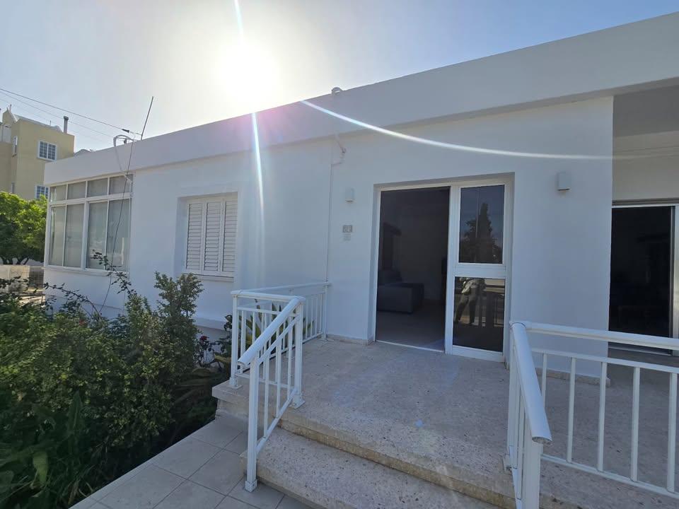 3 Beds 2 Baths House: https://www.facebook.com/marketplace/item/1225569052623149 (www.facebook.com)