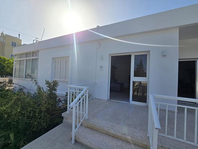 3 Beds 2 Baths House: https://www.facebook.com/marketplace/item/1225569052623149 (www.facebook.com)