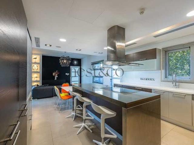 6-bedroom villa for sale: https://www.bazaraki.com/adv/5796839_6-bedroom-villa-for-sale (www.bazaraki.com)