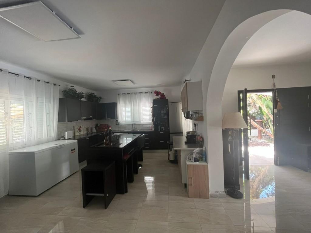 4 Bedroom Detached House For Sale: https://www.zyprus.com/property/39392/4-bedrooms-house-detached-house-in-emba-paphos (www.zyprus.com)