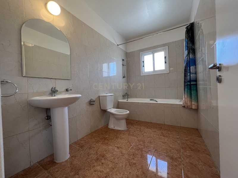 Bungalow in monagroulli, 170 sq.m.: https://www.bazaraki.com/adv/5793280_bungalow-in-monagroulli-170-sq-m (www.bazaraki.com)