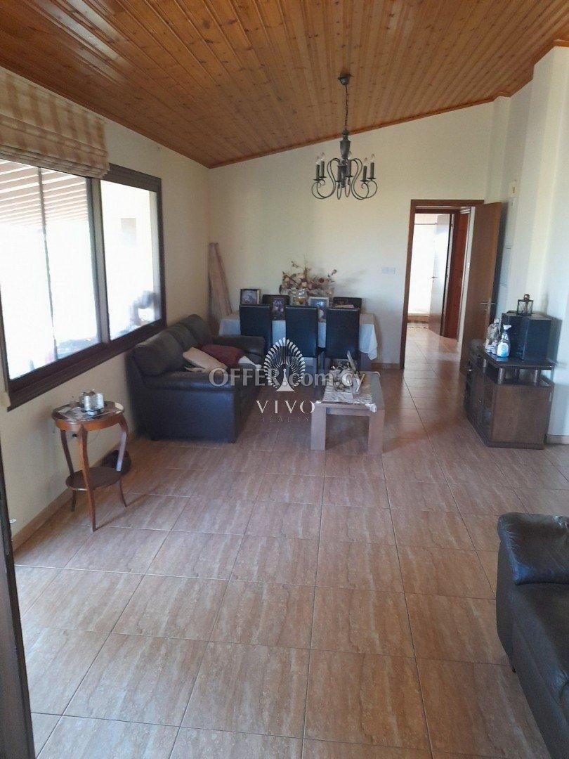 FURNISHED OR UNFURNISHED THREE BEDROOM HOUSE IN PAREKLISIA VILAGE: https://www.offer.com.cy/en/furnished-or-unfurnished-three-bedroom-house-in-pareklisia-vilage/21-655274/ (www.offer.com.cy)