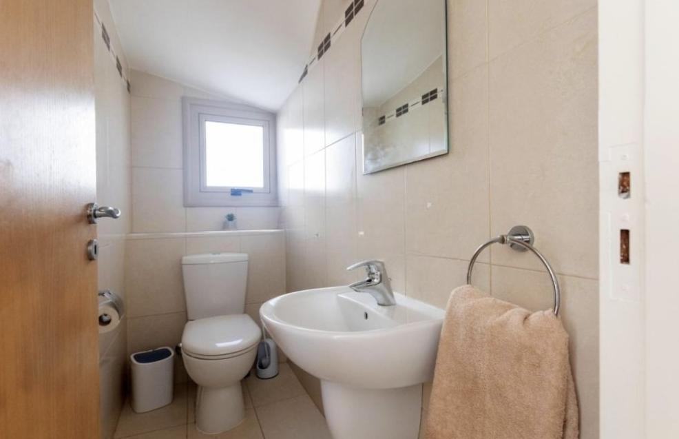 3-bedroom house in Famagusta №153794: https://dom.com.cy/en/catalog/rent/153794/ (dom.com.cy)