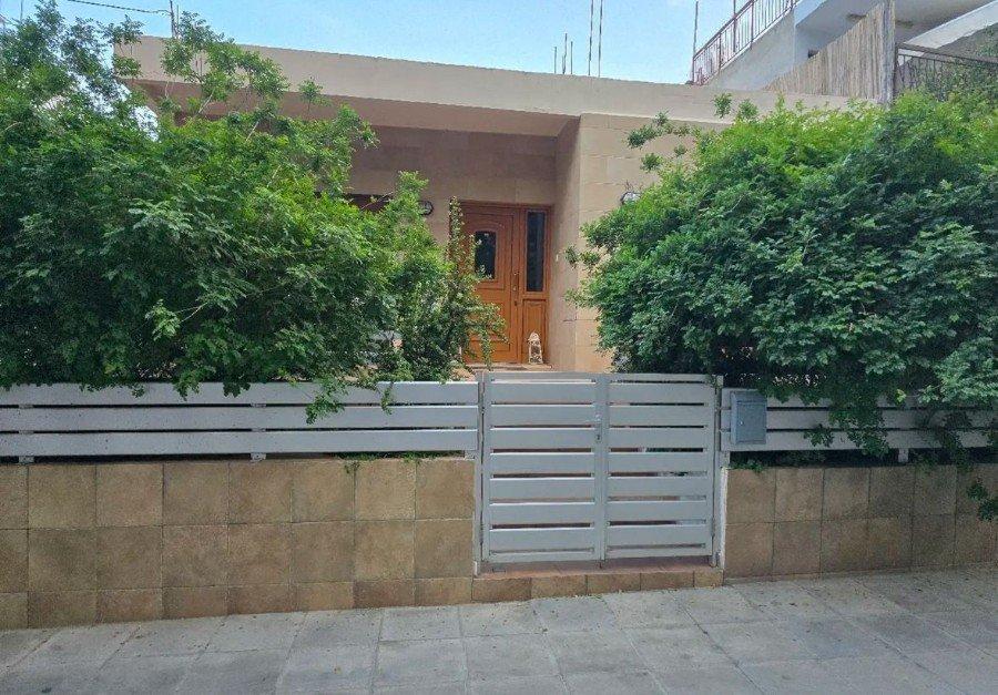For Sale, Three-Bedroom Semi-Detached House in Pallouriotissa: https://www.offer.com.cy/en/for-sale-three-bedroom-semi-detached-house-in-pallouriotissa/21-816794/ (www.offer.com.cy)