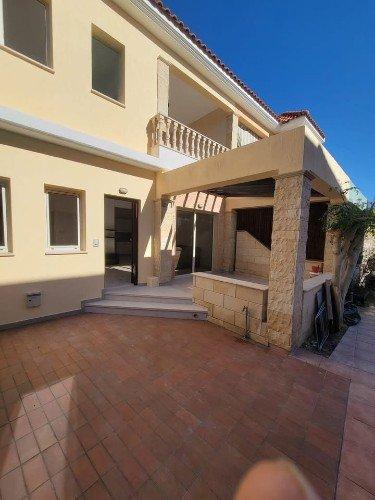 2 Bedroom Maisonette in Ayia Fyla, Limassol (by owner, no VAT needed): https://www.offer.com.cy/en/2-bedroom-maisonette-in-ayia-fyla-limassol-by-owner-no-vat-needed/21-816304/ (www.offer.com.cy)