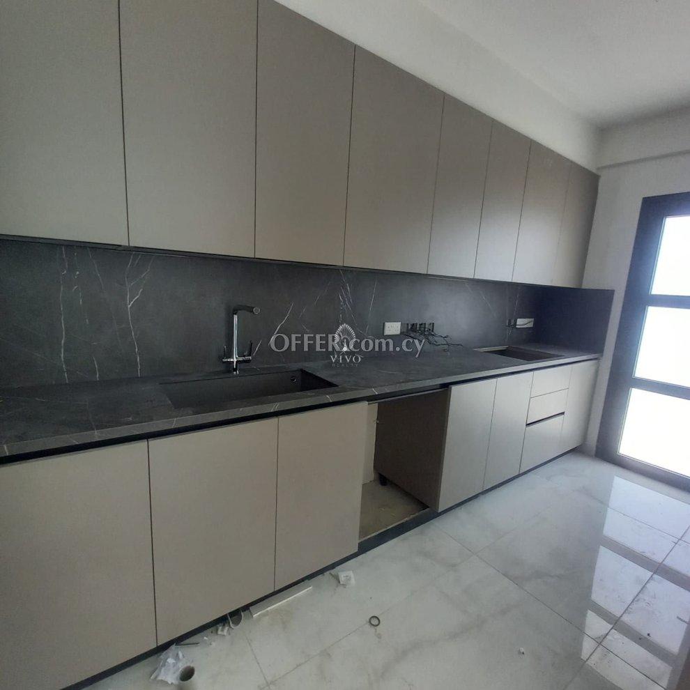 MODERN FULLY FURNISHED 3 BEDROOM APARTMENT WITH ROOF GARDEN IN MESA GEITONIA: https://www.offer.com.cy/en/modern-fully-furnished-3-bedroom-apartment-with-roof-garden-in-mesa-geitonia/21-816459/ (www.offer.com.cy)