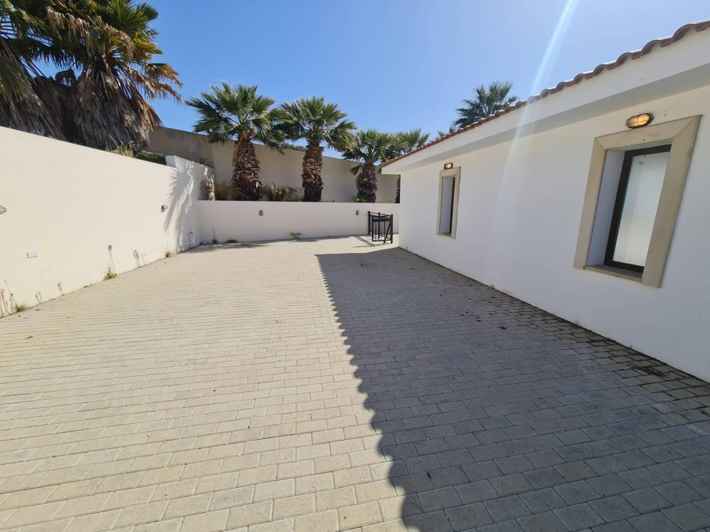 5-bedroom villa in Larnaca № 153151: https://dom.com.cy/en/catalog/sale/153151/ (dom.com.cy)