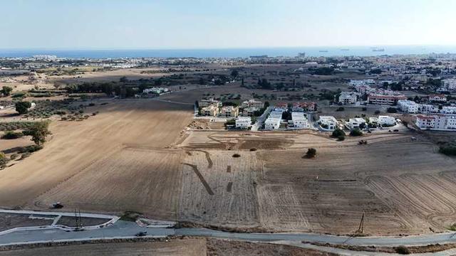 Residential land 270 m²: https://www.bazaraki.com/adv/5794669_residential-land-270-m2 (www.bazaraki.com)