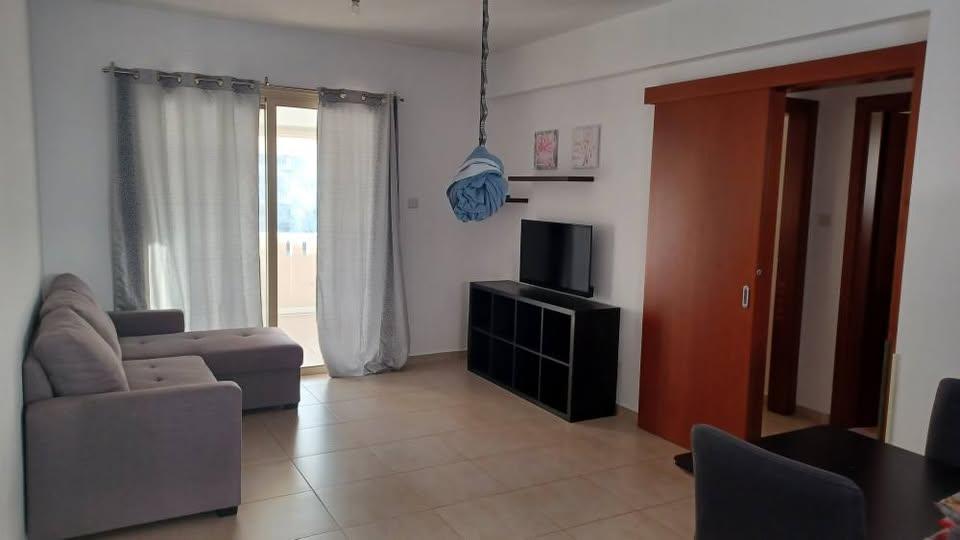 2 bed apartment: https://www.facebook.com/marketplace/item/494952003612683 (www.facebook.com)