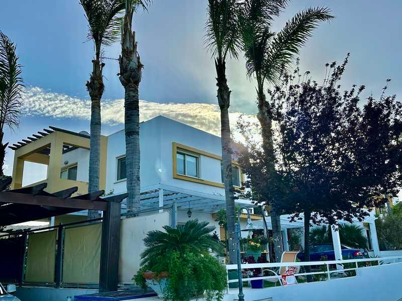 3-bedroom villa for sale: https://www.bazaraki.com/adv/5795699_3-bedroom-villa-for-sale (www.bazaraki.com)