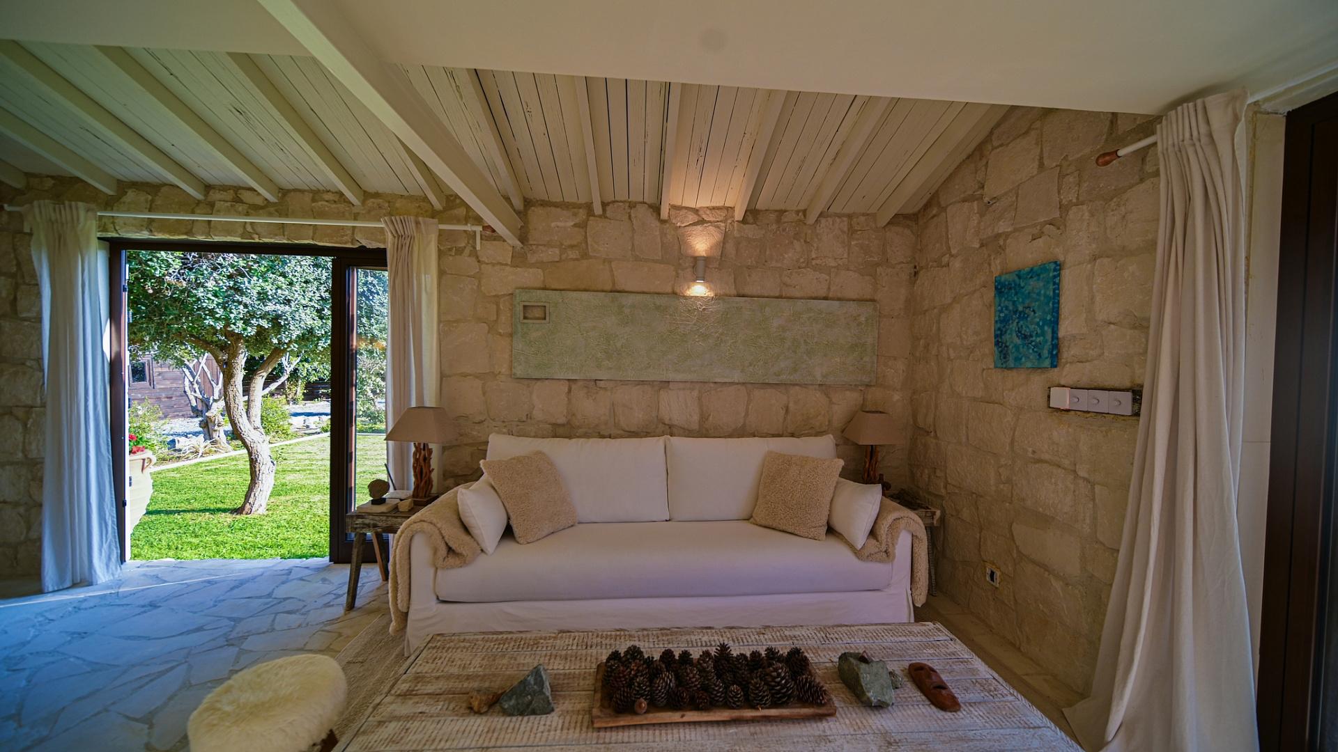 6-bedroom villa in Larnaca № 153177: https://dom.com.cy/en/catalog/sale/153177/ (dom.com.cy)