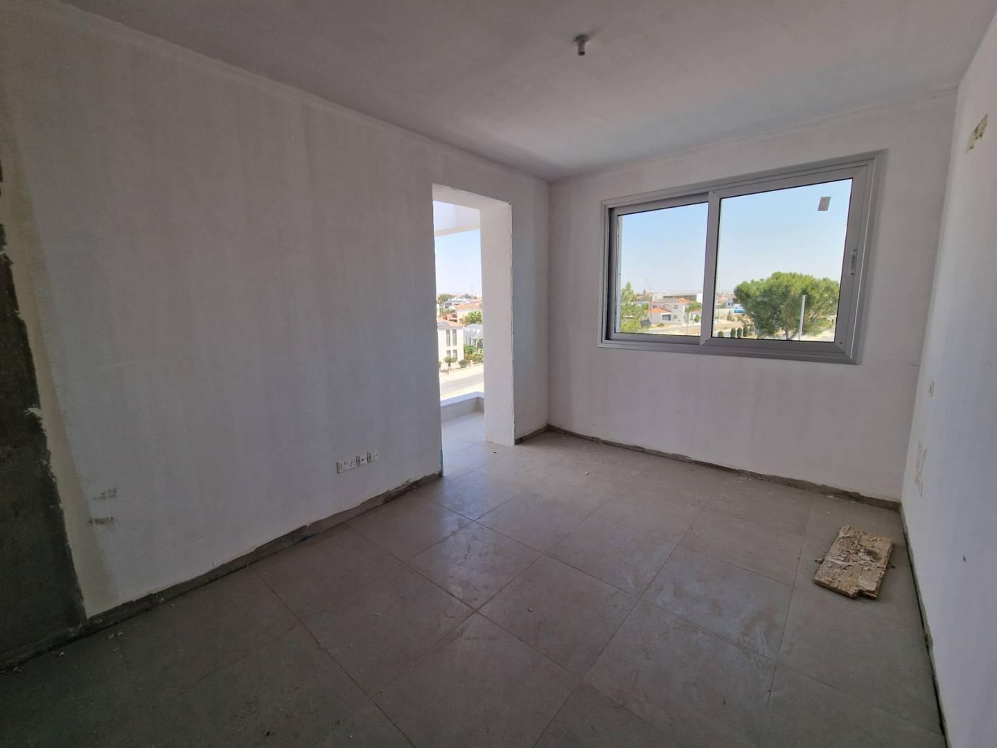 New 3-bedroom penthouse in Larnaca № 153917: https://dom.com.cy/en/catalog/sale/153917/ (dom.com.cy)
