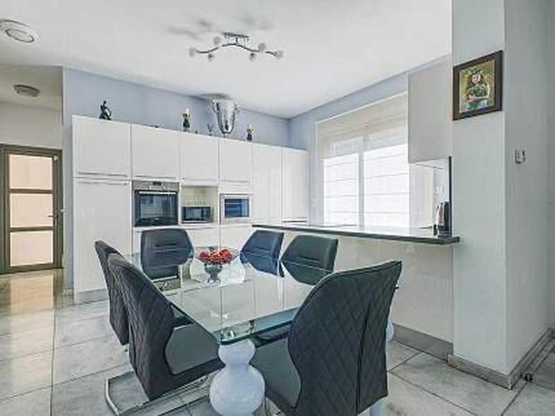 4-bedroom villa for sale: https://www.bazaraki.com/adv/5766388_4-bedroom-villa-for-sale (www.bazaraki.com)