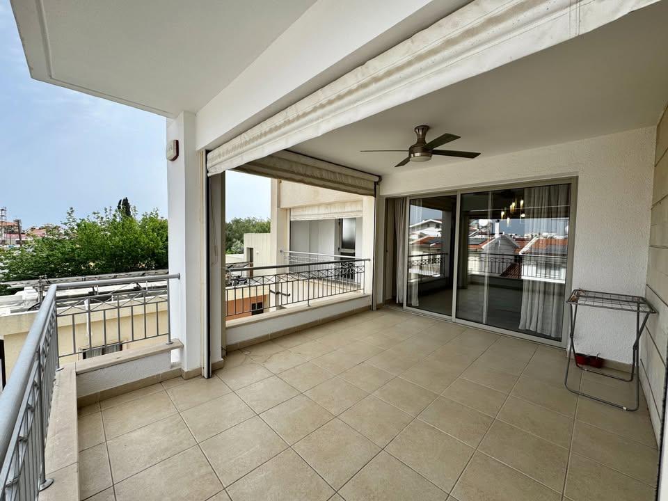 3 beds 2 baths Flat/apartment: https://www.facebook.com/marketplace/item/655215410652429 (www.facebook.com)