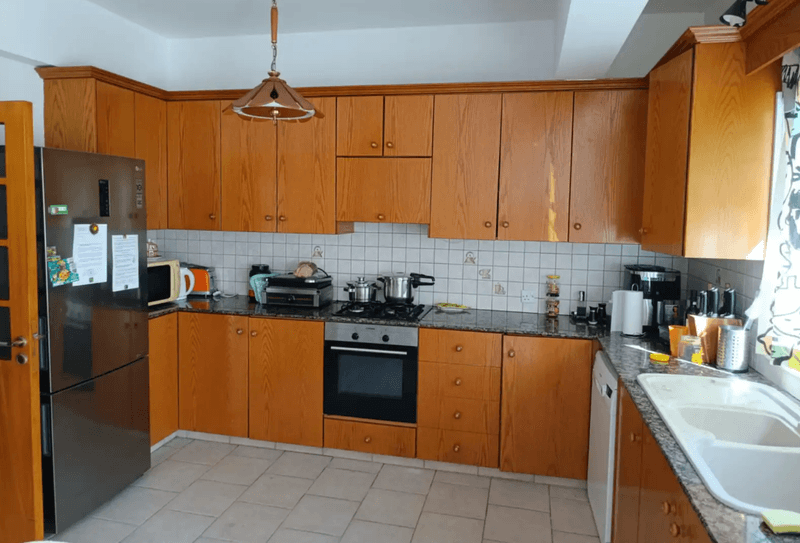 6-bedroom maisonette for sale: https://www.bazaraki.com/adv/5787059_6-bedroom-maisonette-for-sale (www.bazaraki.com)