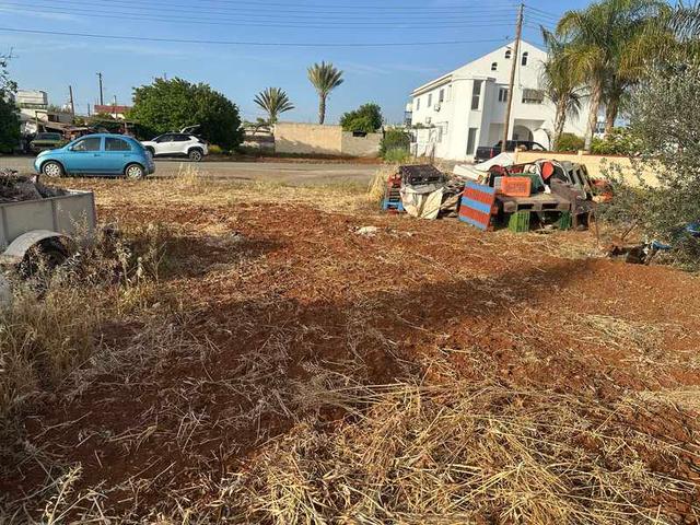 (Share) Residential land 674 m²: https://www.bazaraki.com/adv/5792605_share-residential-land-674-m2 (www.bazaraki.com)
