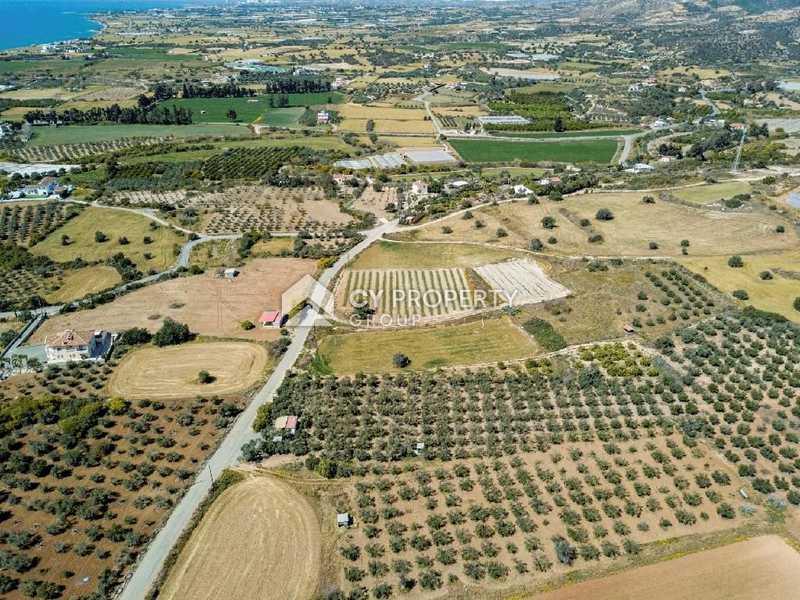 Residential land 3679 m²: https://www.bazaraki.com/adv/5797761_residential-land-3679-m2 (www.bazaraki.com)