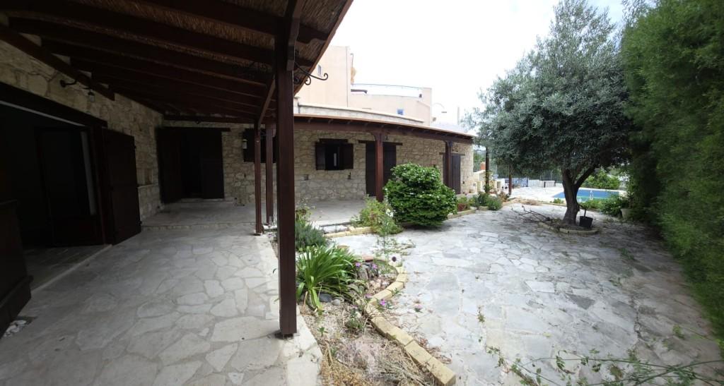 2 Bedroom Bungalow For Rent: https://www.zyprus.com/property/39368/2-bedrooms-house-bungalow-in-tala-paphos (www.zyprus.com)