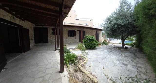 2 Bedroom Bungalow For Rent: https://www.zyprus.com/property/39368/2-bedrooms-house-bungalow-in-tala-paphos (www.zyprus.com)