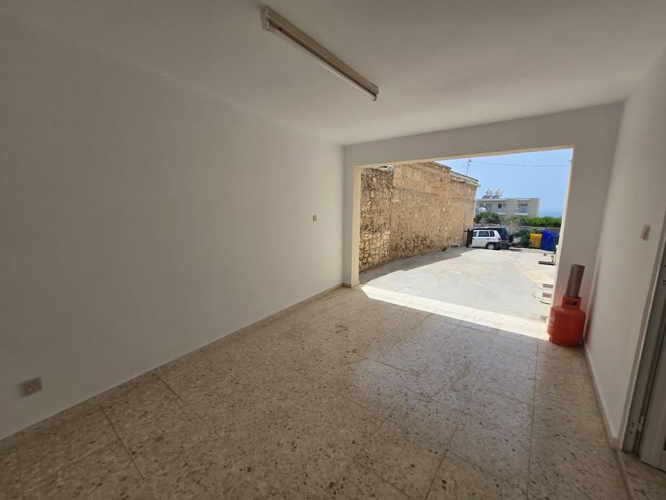 3 Beds 2 Baths House: https://www.facebook.com/marketplace/item/622762424144560 (www.facebook.com)