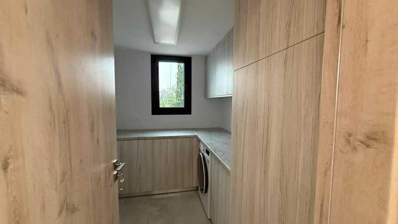  4-bedroom detached house to rent: https://www.bazaraki.com/adv/5797945_4-bedroom-detached-house-to-rent (www.bazaraki.com)