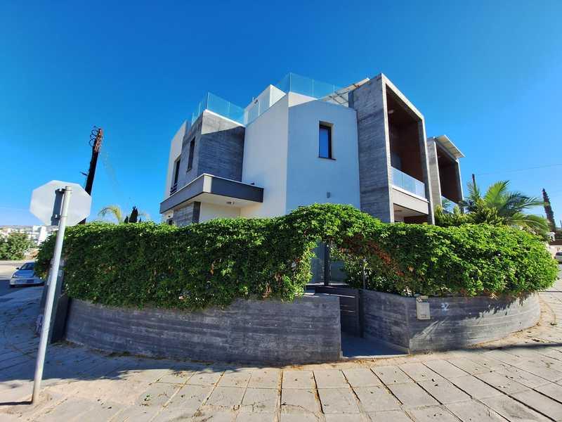 3-bedroom villa to rent: https://www.bazaraki.com/adv/5790785_3-bedroom-villa-to-rent (www.bazaraki.com)